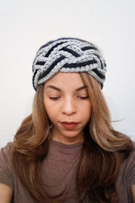 Helping our users. ​Cabled Crochet Headband.