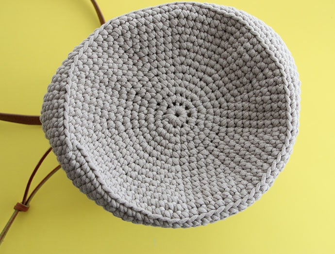 Helping our users. ​Crochet Buckle Bag.