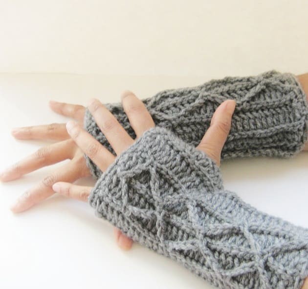 Helping our users. Crochet Fingerless Glovers with Cables. Helping our users. Crochet Fingerless Glovers with Cables.