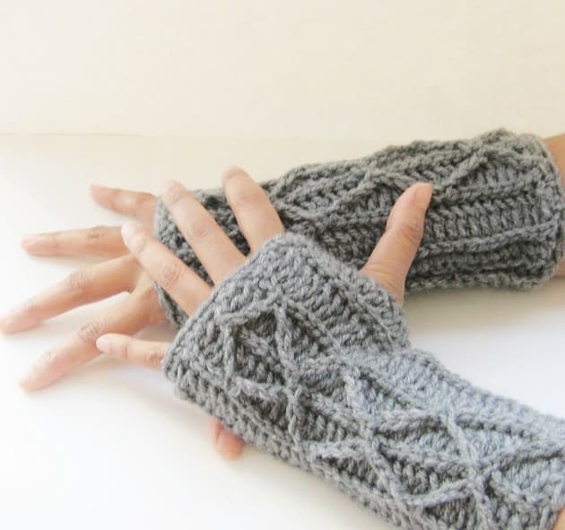 Helping our users. ​Crochet Fingerless Glovers with Cables.