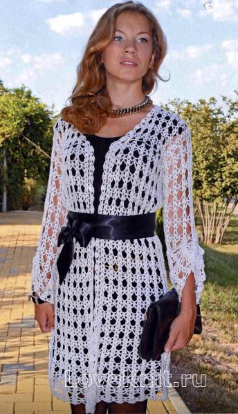 Complete Guide to Crocheting a Stylish S-M Sweater with Fringe and Button Details Complete Guide to Crocheting a Stylish S-M Sweater with Fringe and Button Details