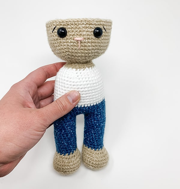 Complete Guide to Crafting a Plush Toy with Crochet Techniques for Beginners and Experts