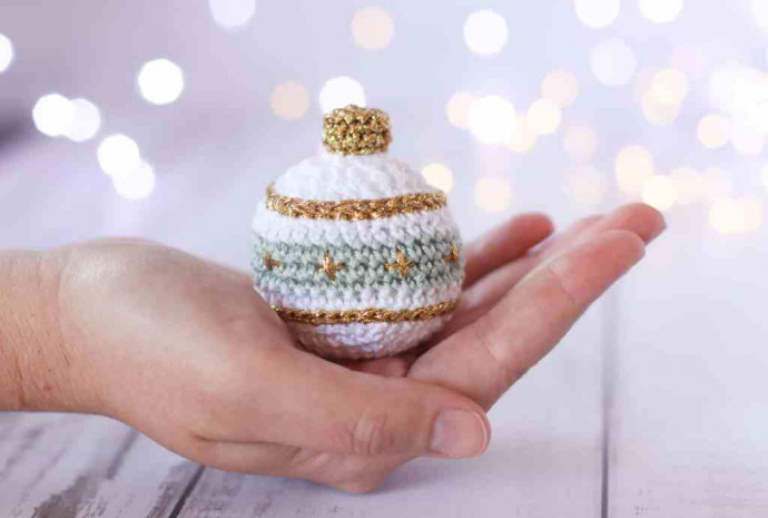 ​Crochet X-Mas Ball Ornament