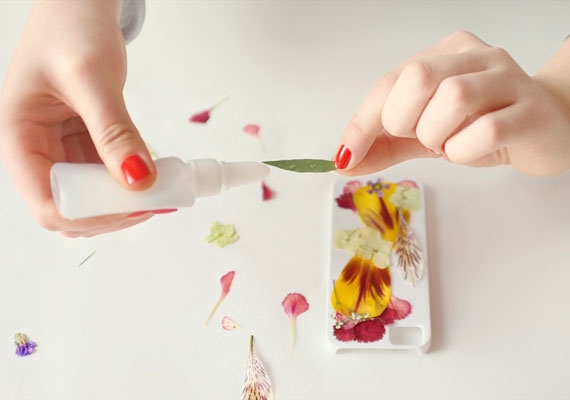 ​Hand-made Phone Case With Pressed Flowers