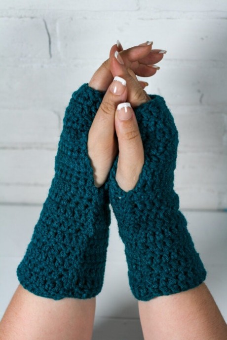 Helping our users. ​Very Simple Crochet Fingerless Gloves.