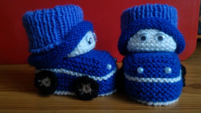 Creative Knitting Instructions for Adorable Booties with Colorful Details Creative Knitting Instructions for Adorable Booties with Colorful Details