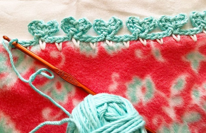 Helping our users. ​Crochet Border of Mini Hearts.