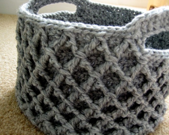 Helping our users. ​Crochet Diamonds Basket.