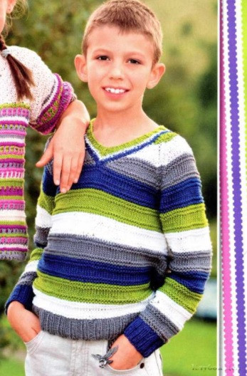 Complete Guide to Knitting a Stylish Sweater with Grey, White, Green, and Blue Yarn
