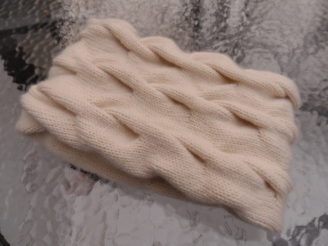 ​Wavy Knit Cowl