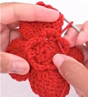 Helping our users. ​Crochet Volume Rose.