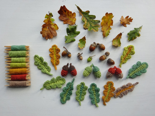 Helping our users. ​Crochet Leaves and Acorns Garland.