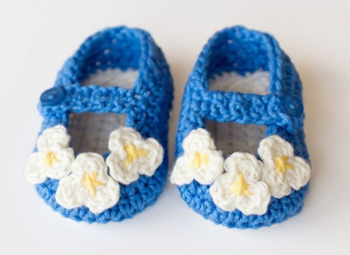 Crocheted Booties for Infants: Step-by-Step Instructions to Keep Tiny Feet Warm Crocheted Booties for Infants: Step-by-Step Instructions to Keep Tiny Feet Warm