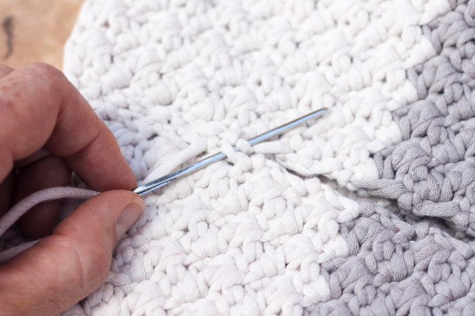 How to Create a Beautiful Crocheted Bag Using T-Shirt Yarn and Rope How to Create a Beautiful Crocheted Bag Using T-Shirt Yarn and Rope