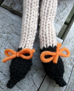 Helping our users. ​Knit Halloween Witch.