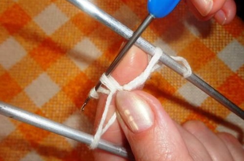 One Stitch Pattern on "U" Piece of Wire One Stitch Pattern on "U" Piece of Wire