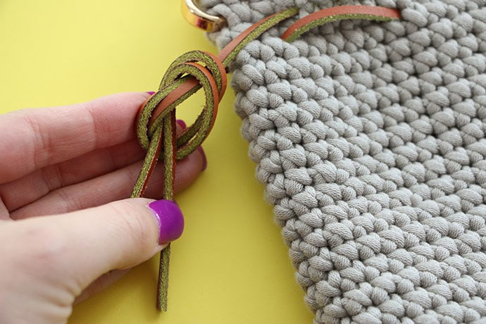 Helping our users. ​Crochet Buckle Bag.