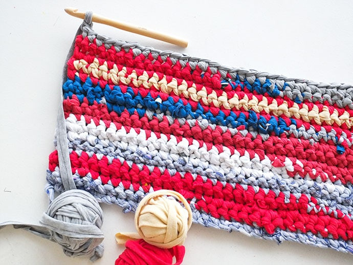 How to Create a Stylish Crochet Rug from Old T-Shirts: Step-by-Step Guide How to Create a Stylish Crochet Rug from Old T-Shirts: Step-by-Step Guide
