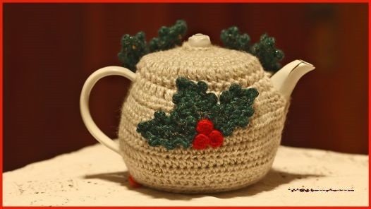 Helping our users. ​Christmas Crochet Teapot Cover.