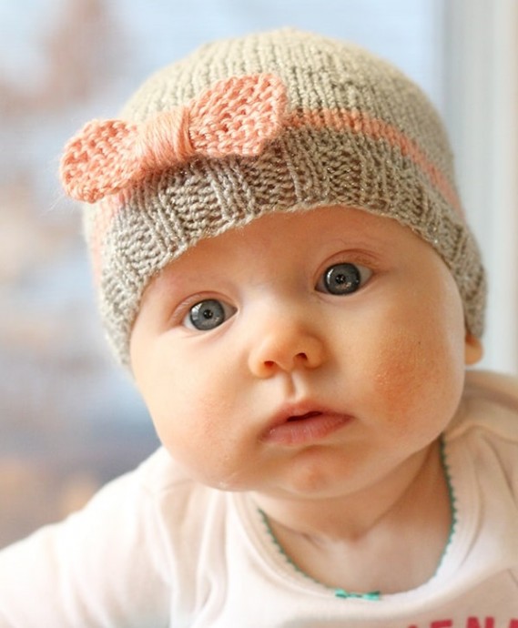 Helping our users. ​Knit Hat for Baby Girl with a Bow.