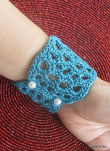 ​Crochet Relief Pattern Bracelet
