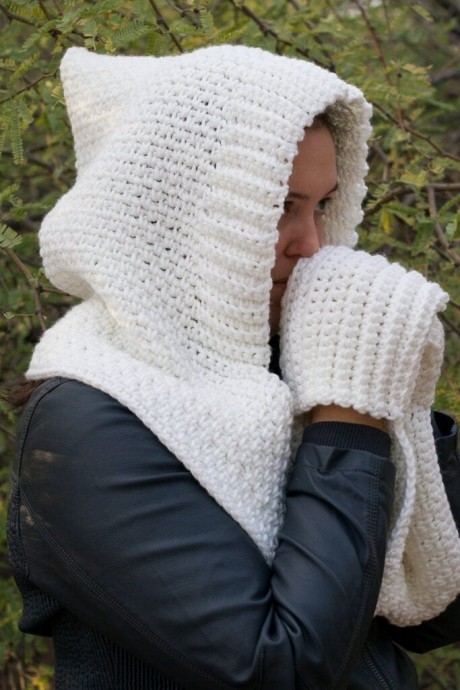 Helping our users. ​Crochet Hooded Scarf.