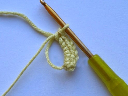 Complete Guide to Crafting Crochet Flowers with Yellow and White Yarn Complete Guide to Crafting Crochet Flowers with Yellow and White Yarn