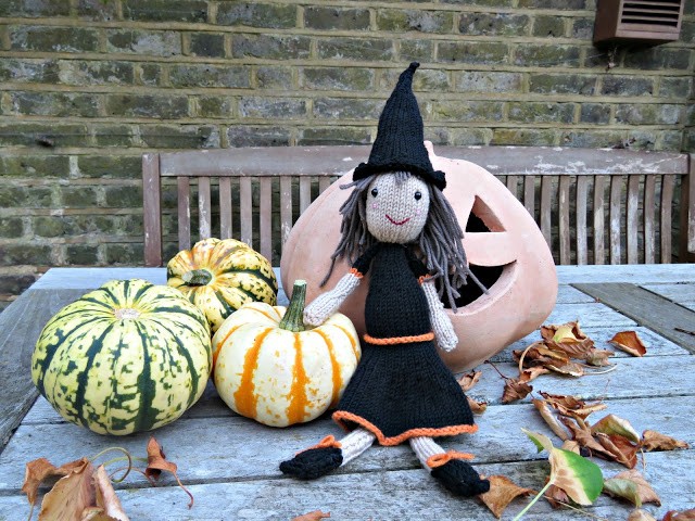 Helping our users. ​Knit Halloween Witch.