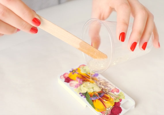 ​Hand-made Phone Case With Pressed Flowers