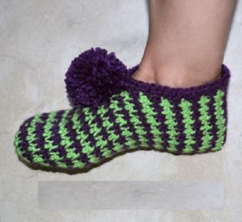 Helping our users. ​Crochet Slippers with Pompoms.