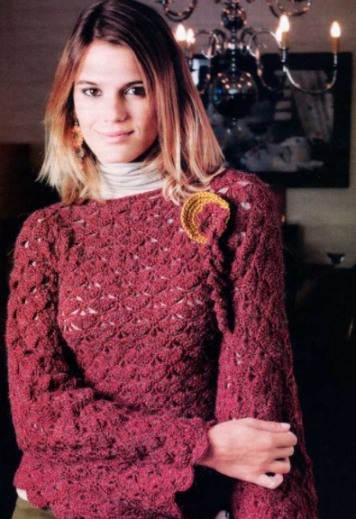 Step-by-Step Crochet Instructions for a Stylish Brooch with Burgundy Mohair Yarn Step-by-Step Crochet Instructions for a Stylish Brooch with Burgundy Mohair Yarn