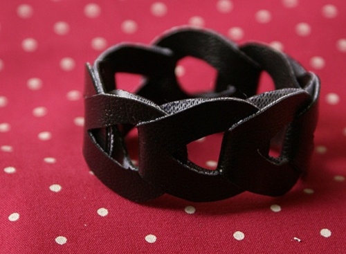 Leather Bracelet Of "Eights" Shape Leather Bracelet Of "Eights" Shape