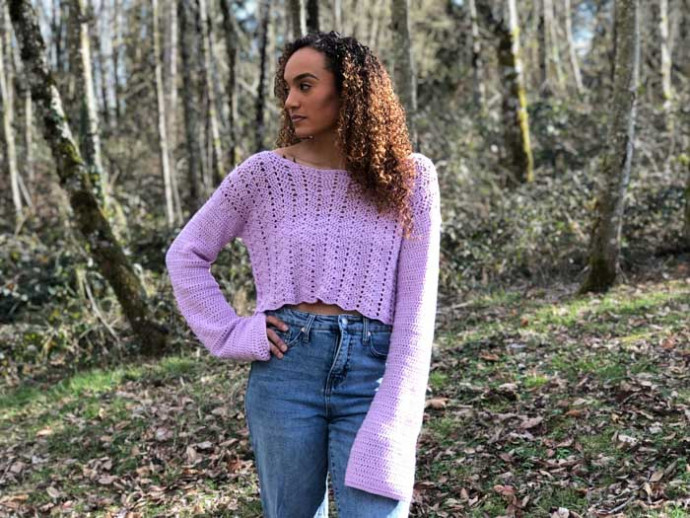 Short Crochet Pullover with Wide Sleeves
