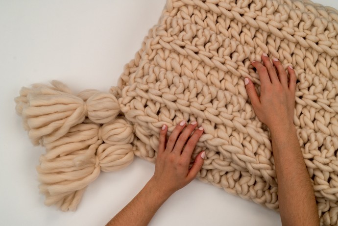 Discover the Comfort and Aesthetic of Chunky Blankets in Home Decor