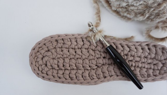 Helping our users. ​Crochet Slippers.