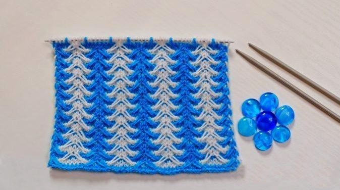 ​Two-Colored Fir-Trees Knit Stitch