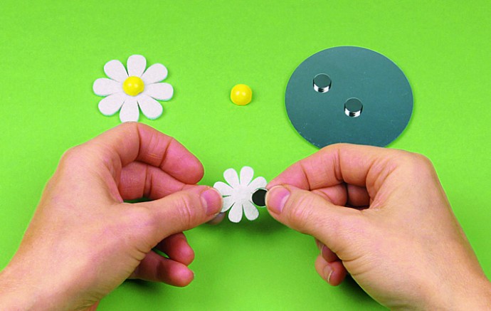 Create a Unique DIY Note Board with Magnetic Features for Your Home Create a Unique DIY Note Board with Magnetic Features for Your Home