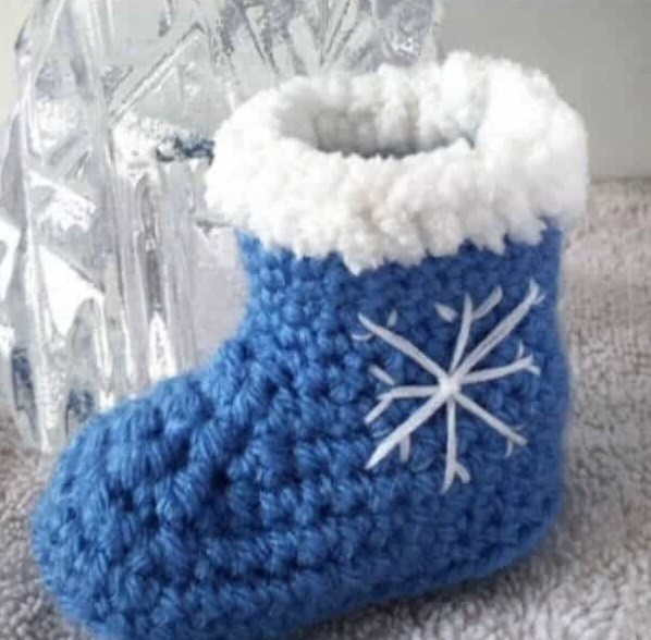 Helping our users. ​Winter Crochet Booties.