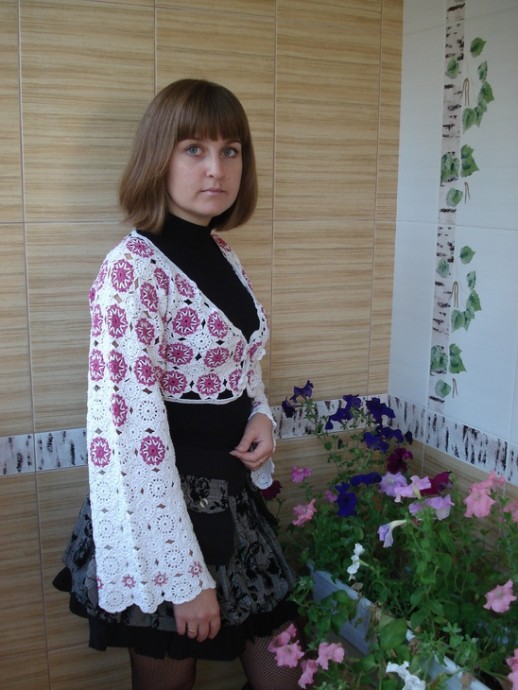 Create Stunning Crochet Motifs for Your Bolero with Beads and Colorful Yarn Create Stunning Crochet Motifs for Your Bolero with Beads and Colorful Yarn