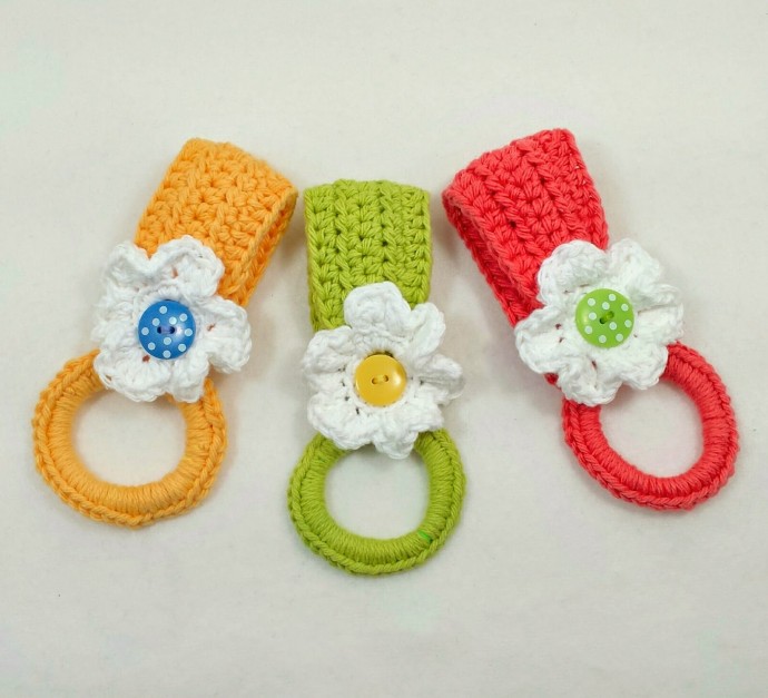 Helping our users. ​Crochet Towel Top with Flower.