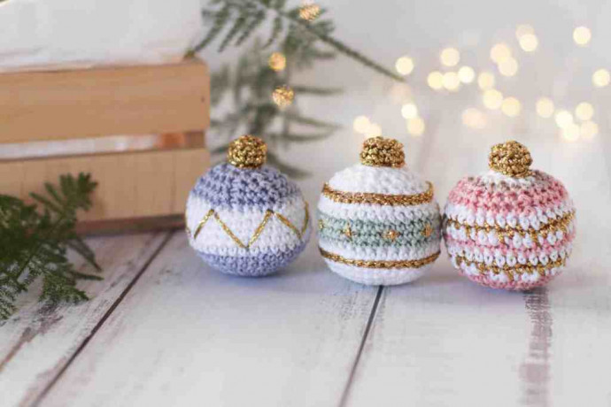 ​Crochet X-Mas Ball Ornament