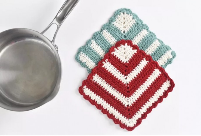 Helping our users. ​Double-Colored Crochet Pot-Holder.