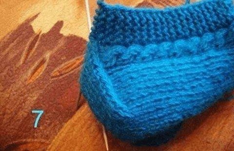 Helping our users. ​Knit Slippers without Seams.