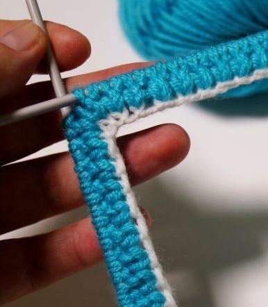 Complete Guide to Knitting a Stylish Baby Hat with Pompom Using Blue and White Yarn Complete Guide to Knitting a Stylish Baby Hat with Pompom Using Blue and White Yarn
