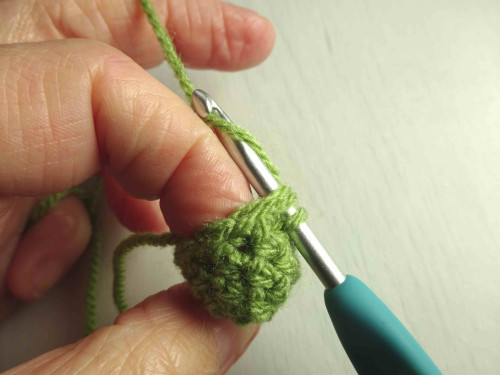 Helping our users. ​Crochet Leaves and Acorns Garland.