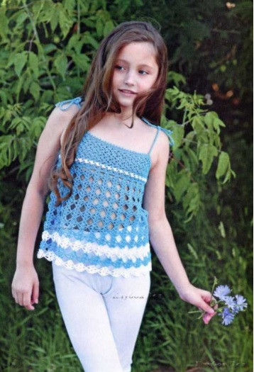 Complete Guide for Crocheting a Stylish Top for 8-9 Years Olds Using CoCo Yarn Complete Guide for Crocheting a Stylish Top for 8-9 Years Olds Using CoCo Yarn