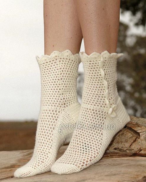 ​Crochet Socks With a Flower