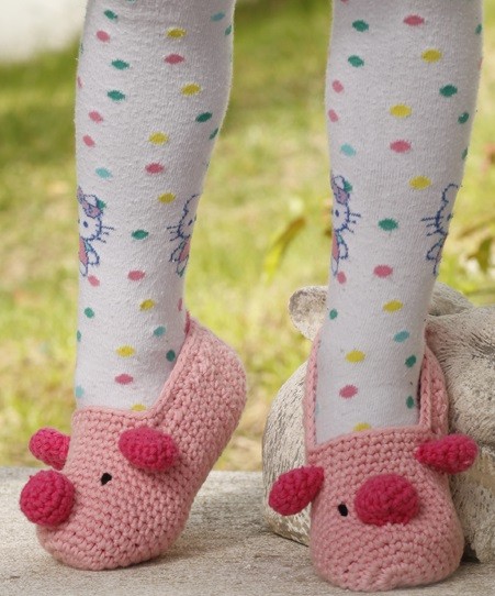 Helping our users. Crochet Piggy Slippers.