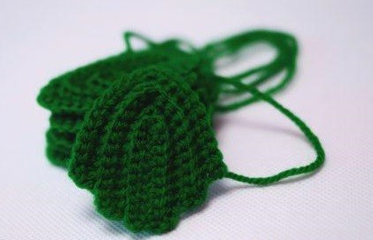 Complete Guide to Crochet a Charming Strawberry Oven Cloth with Leaves Complete Guide to Crochet a Charming Strawberry Oven Cloth with Leaves