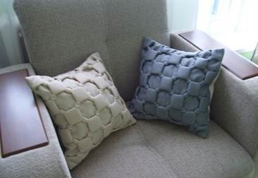 ​Simple Buff Cushion